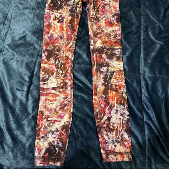 Lululemon leggings size 2 - Picture 2 of 4